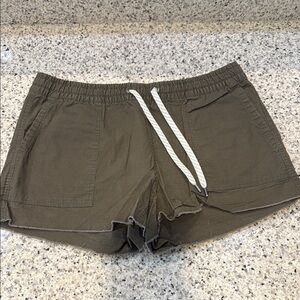 Vuori Green Athletic Shorts with Elastic Waistband